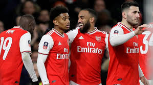 Reiss Nelson celebrating with his teammates