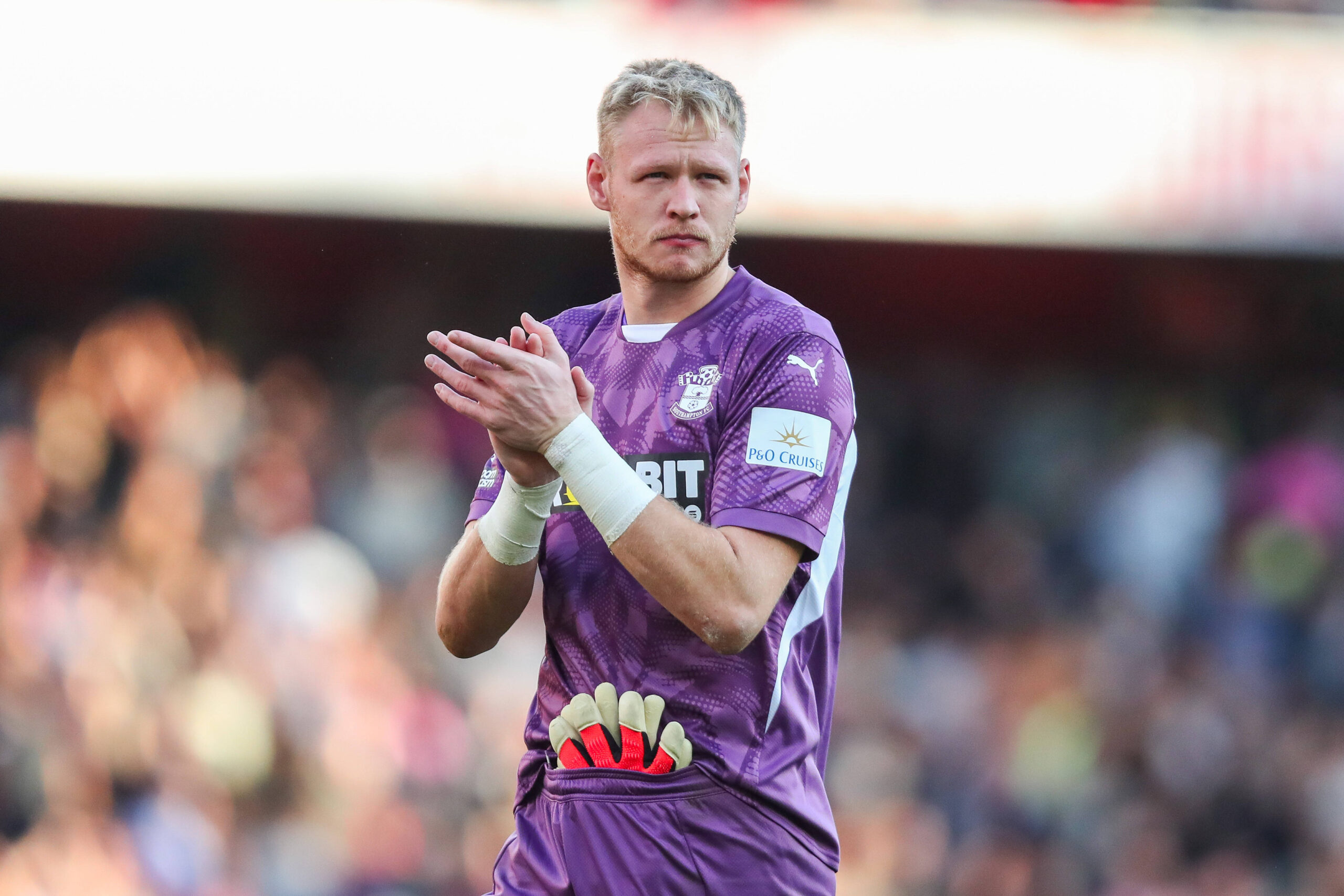 Aaron Ramsdale received a warm welcome on his return to the Emirates Stadium